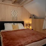 La * 勒·维威恩斯·杜·拉克