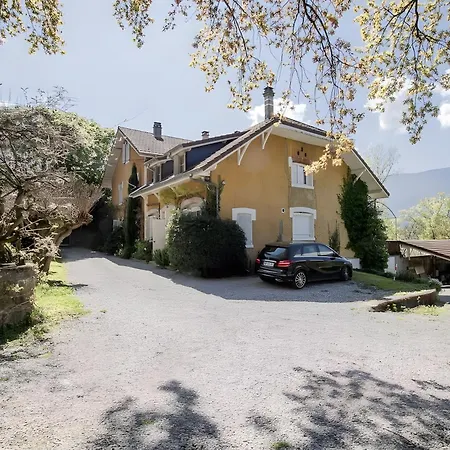 La Nyaraló *